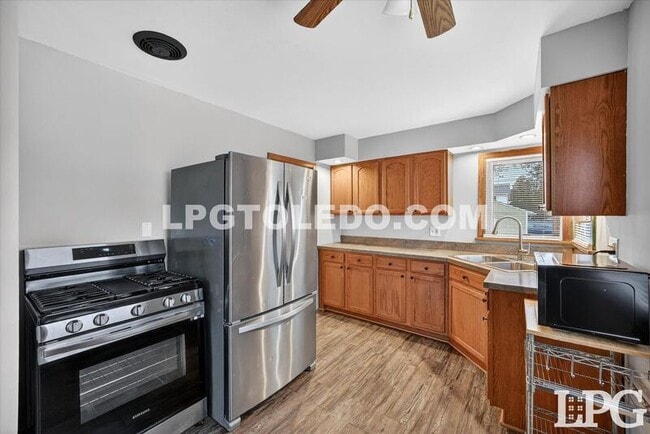 Building Photo - 667 Caswell Ave