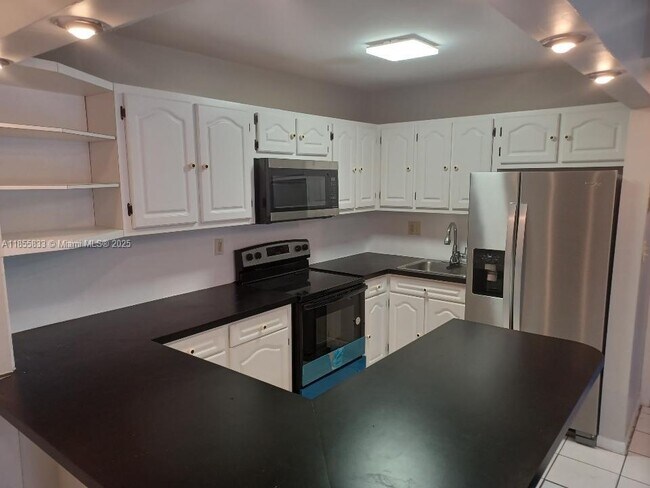 Building Photo - 9225 SW 87th Ave