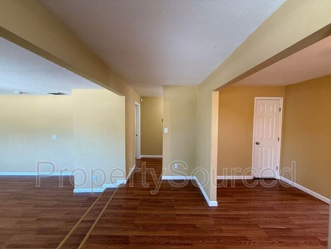 Building Photo - 524 E Krell Ln