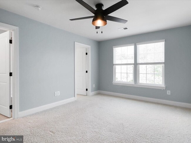 Building Photo - 41595 Revival Dr