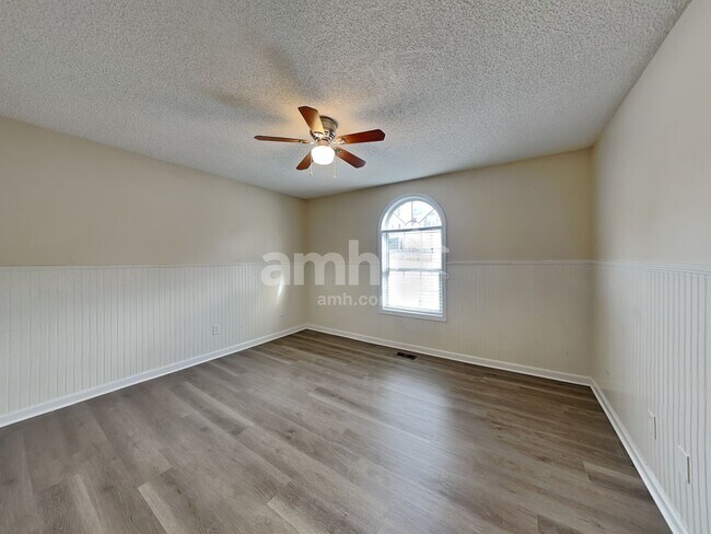 Building Photo - 1017 Queensbury Run