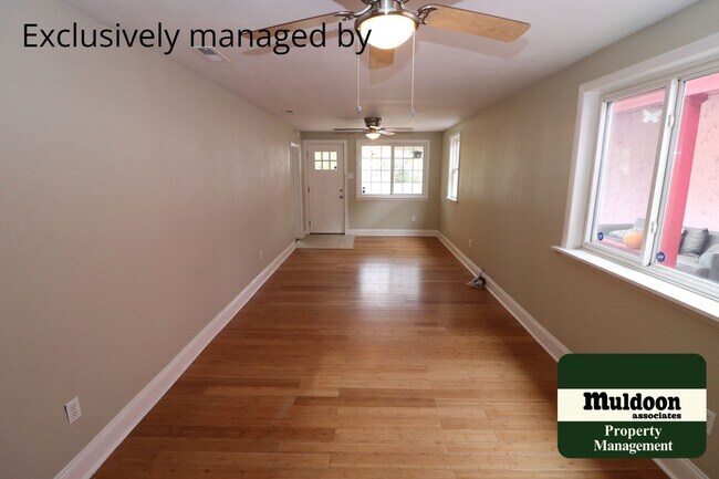 Building Photo - Adorable 1.5 Story Home - Pets Ok! Nicely ...