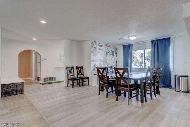 Building Photo - 1489 Santa Anita Dr