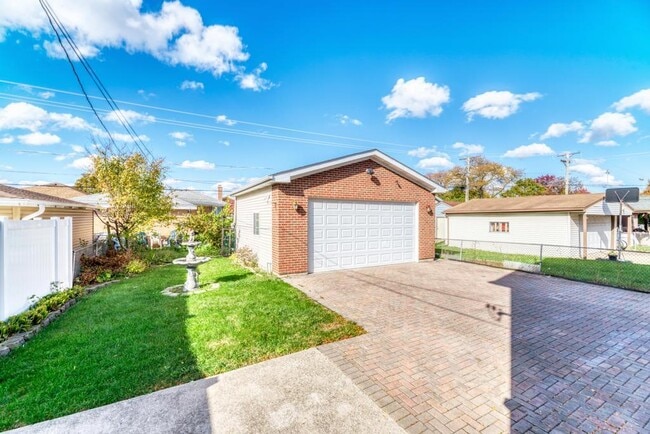 Building Photo - 4544 N Oriole Ave