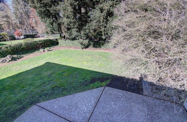 Building Photo - Spacious 4bd 2.5ba Home - Avail. Now!