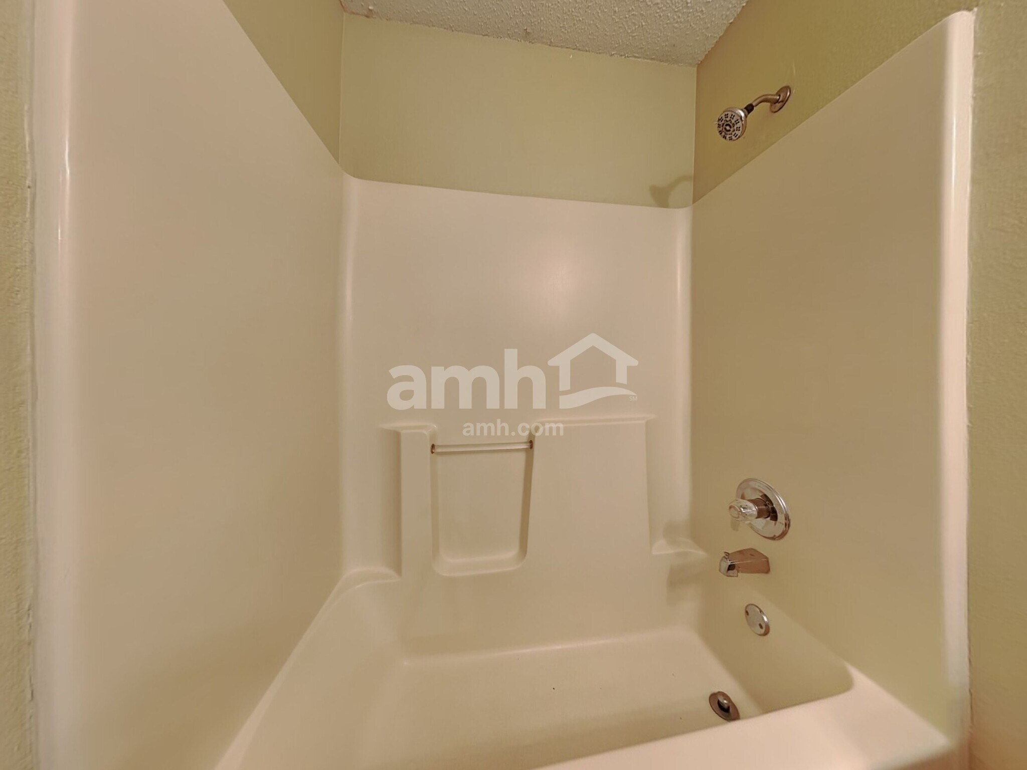 Building Photo - 5426 Alameda Rd