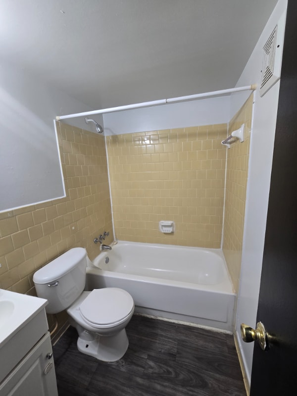 Building Photo - 1209 Nelson St