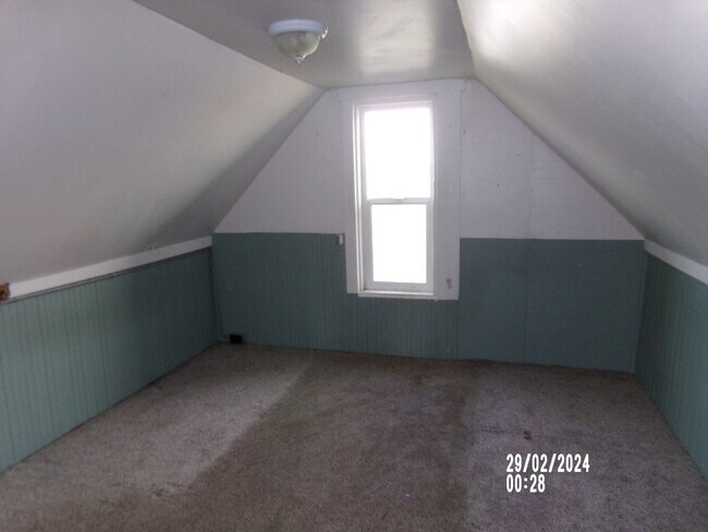 Building Photo - 4bd 1ba Home