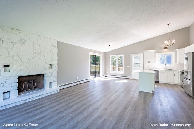 Building Photo - Downtown Rockford Single Family Home on White Pine Trail