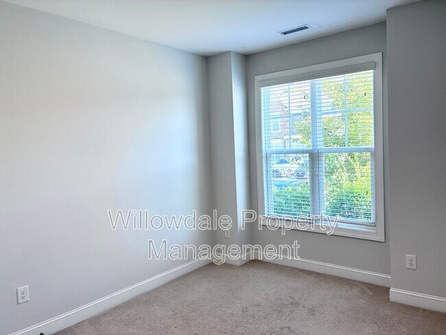 Building Photo - 1309 Little Hills Dr