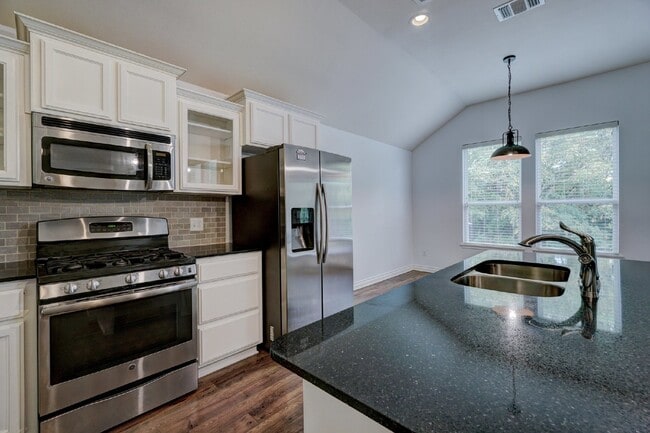 Building Photo - 3900 Sierra Vista Way