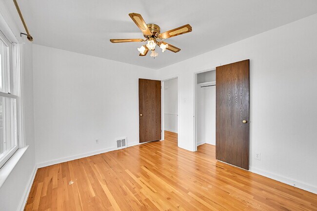 Building Photo - $2,300.00 - 2 Beds, 1 Bath, Single Family ...