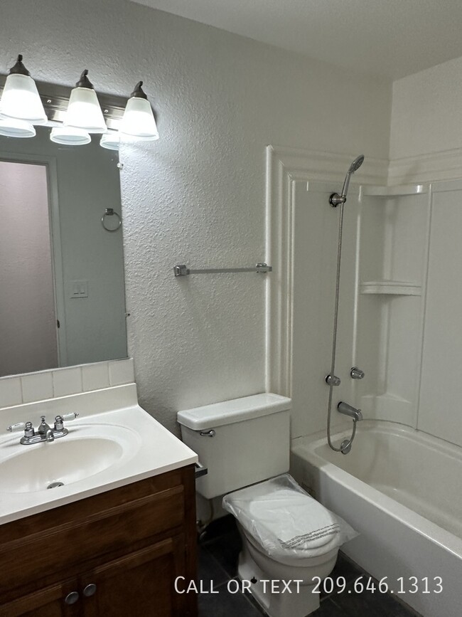 Building Photo - 541 San Vincente Ct