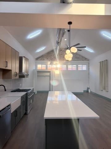 Building Photo - 1806 S Jefferson St