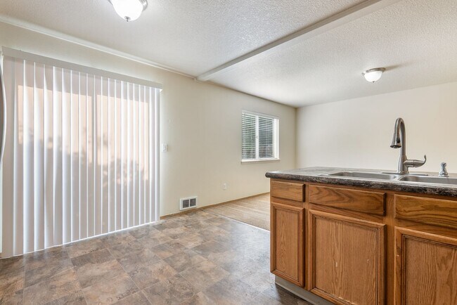 Building Photo - Spacious 4-Bedroom Home in SE Portland