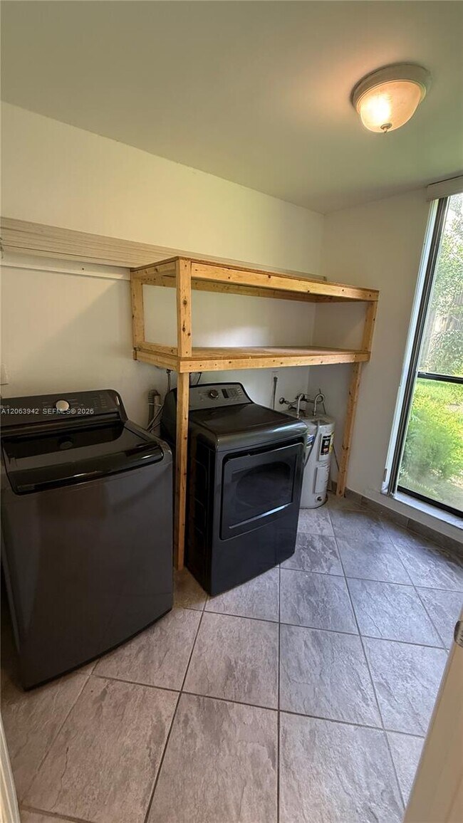 Building Photo - 2961 SW 87th Ave