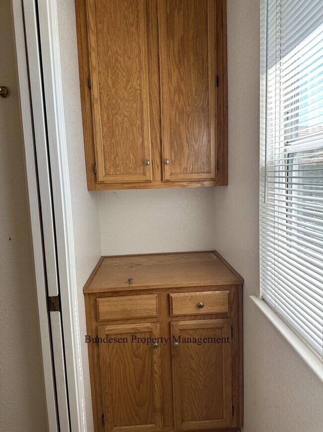 Building Photo - 913 Radcliff Dr