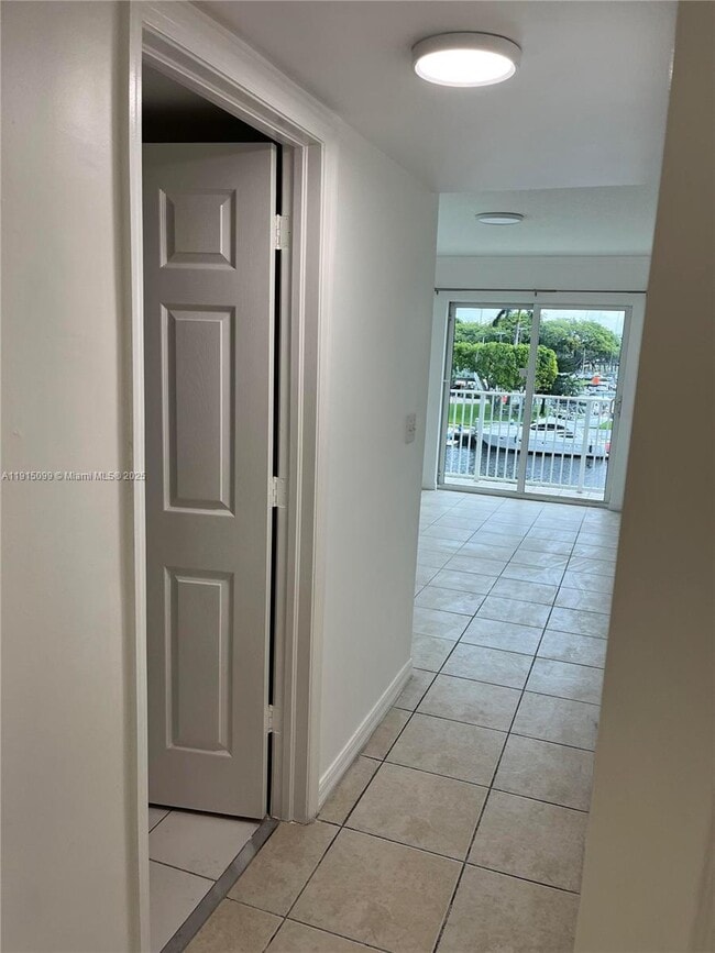 Building Photo - 2415 NW 16th St Rd