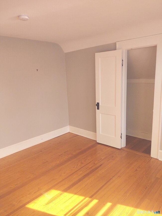 Building Photo - 158 Scofield Ave