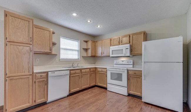 Building Photo - 6010 Rocky River Dr