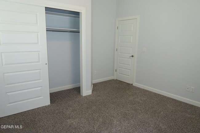 Building Photo - 13153 Cozy Cove Ave