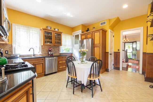 Building Photo - 356 Carteret Pl