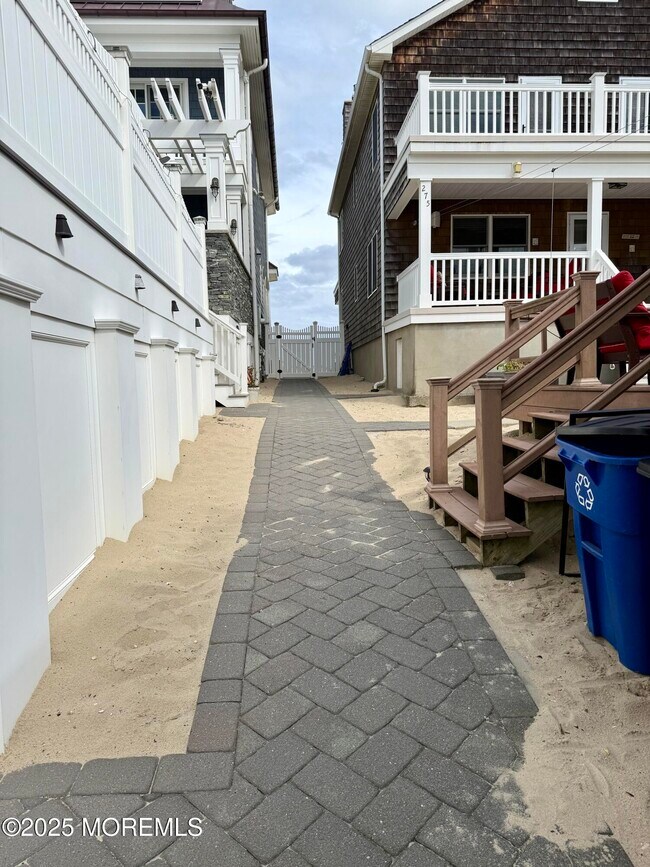 Building Photo - 276 1st Ave