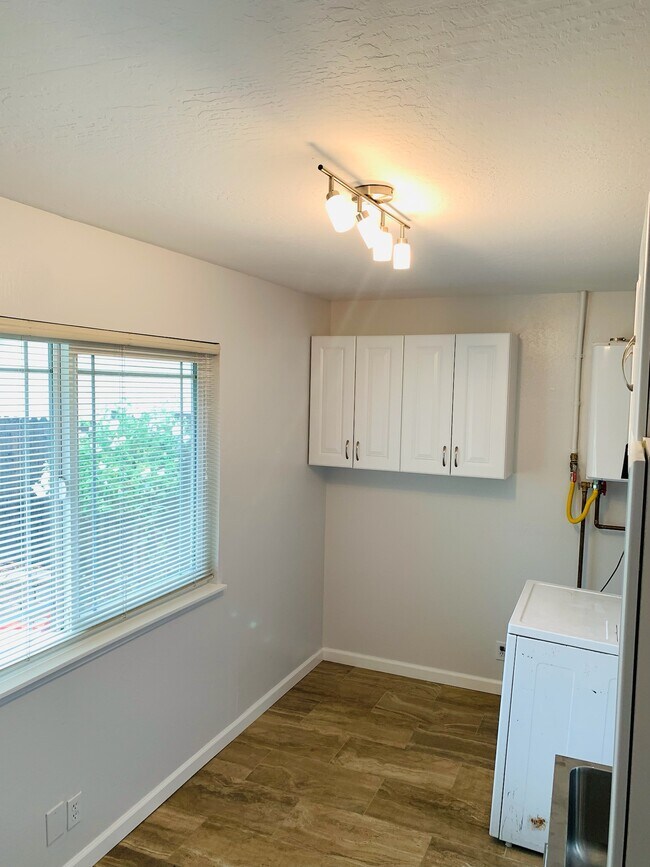 Building Photo - 920 Linwood St