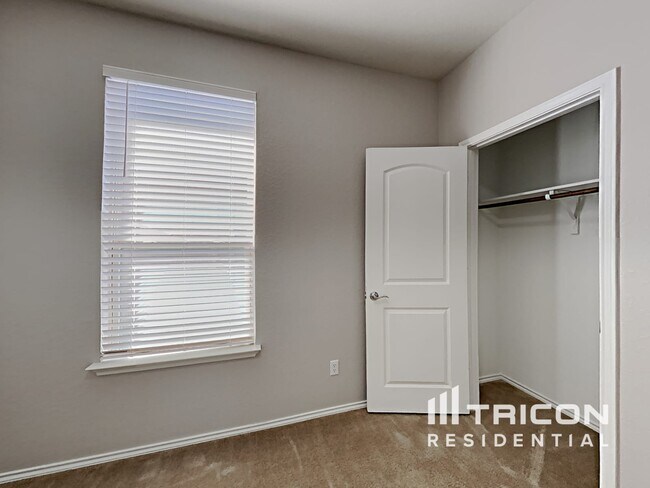 Building Photo - 1708 Cliffbrake Wy