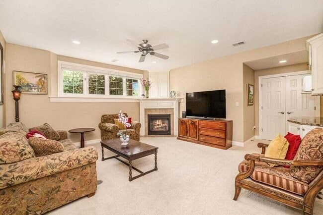 Building Photo - W162N5492 Westwind Dr