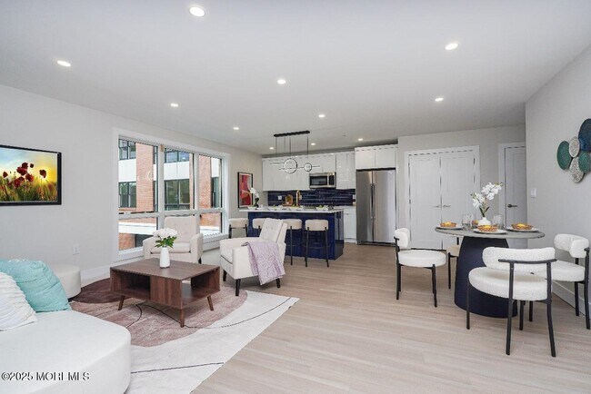 Building Photo - 27 3rd Ave