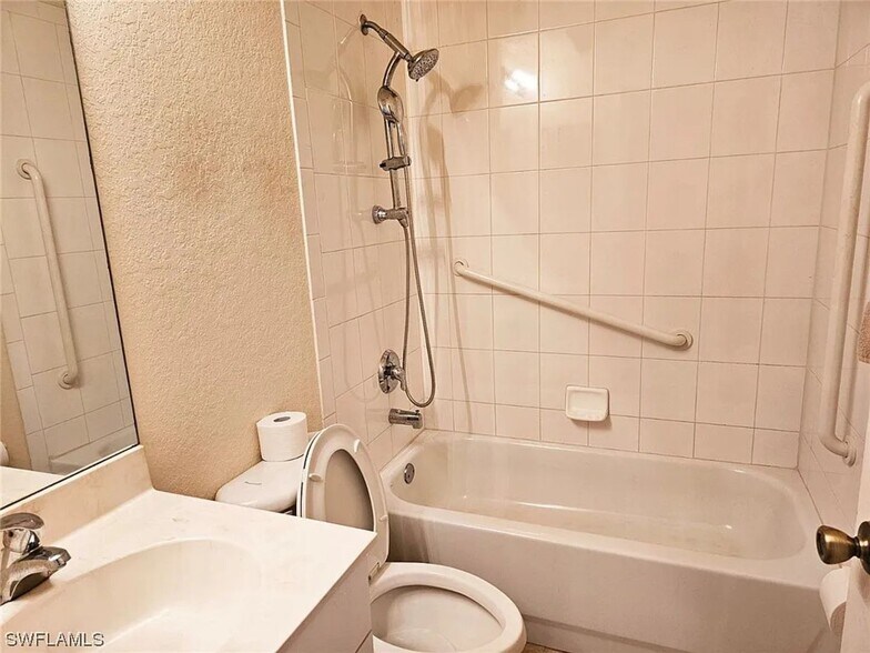 Building Photo - 3003 Nadine Ln