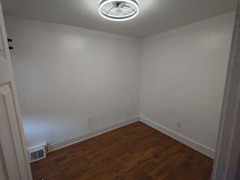 Building Photo - 2224 Latona St