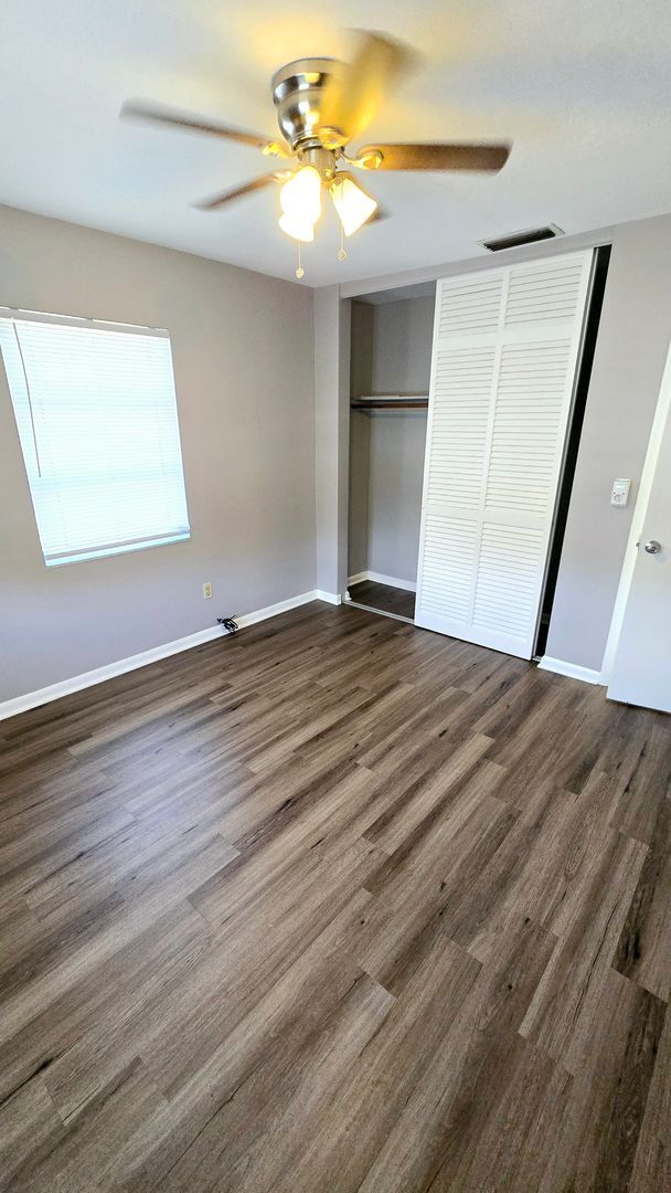Building Photo - Charming Corner Lot Home in Deland- Near T...