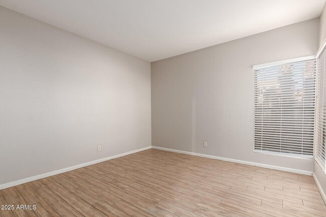 Building Photo - 1425 E Estrid Ave