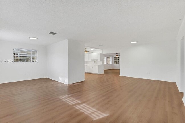 Building Photo - 4090 SW 69th Ave