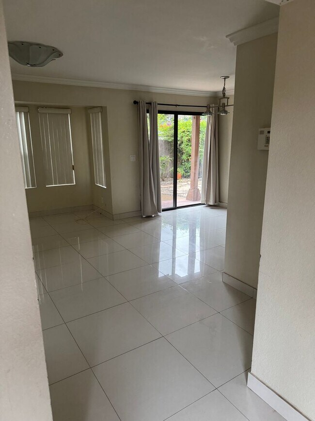 Building Photo - 2 Bedroom 2 Bath Condo in Chula Vista - $2595 a month