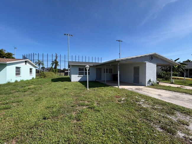 Building Photo - 8126 43rd Ave W
