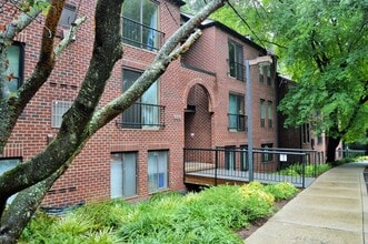 Building Photo - 605 Hudson Ave
