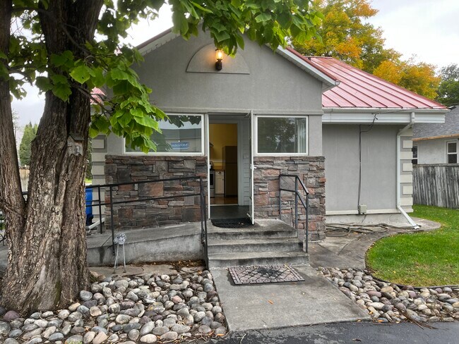 back of building - 640 S 4th Ave