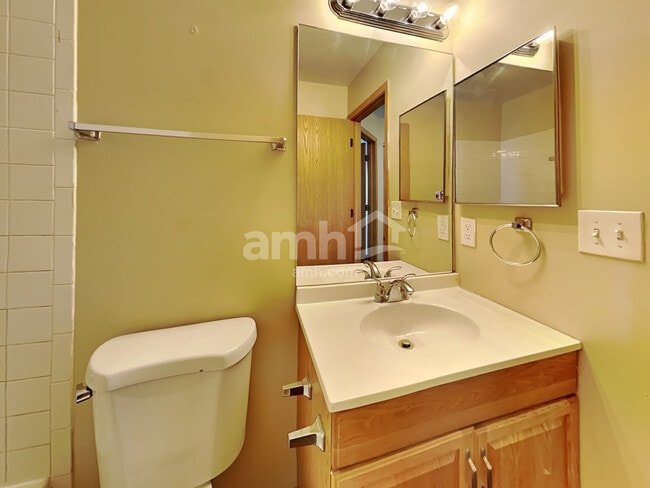 Building Photo - 14017 Emerald Ct