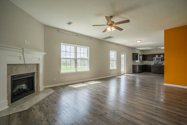 Building Photo - 418 Huntington Dr