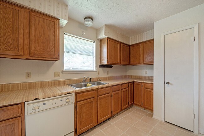 Building Photo - 2779 Forest Point Dr