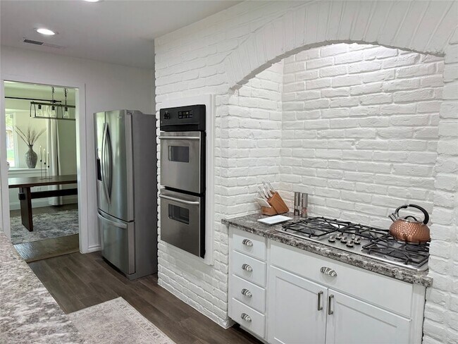 Building Photo - 1504 Summertree Ct