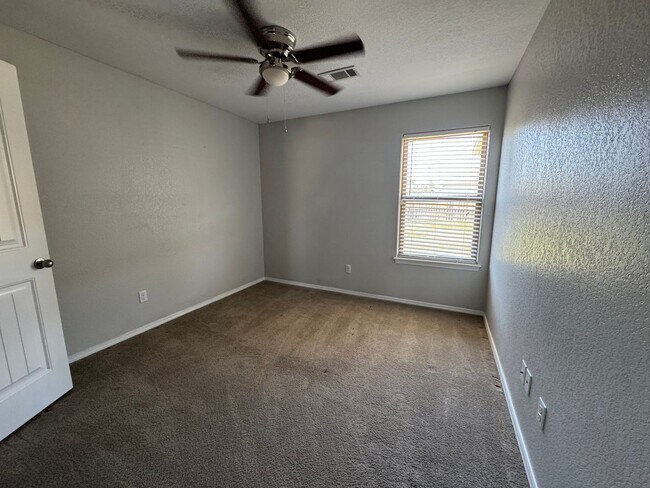 Building Photo - Adorable 3 Bedroom, 2 Bathroom Home for Rent!