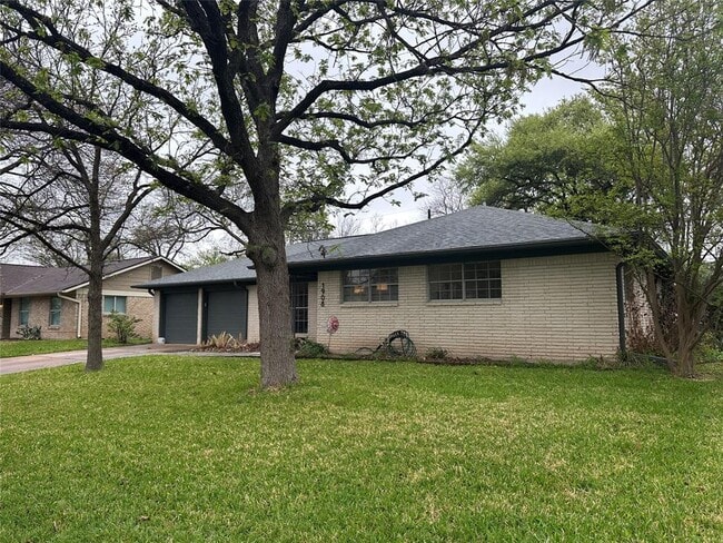 Building Photo - 1908 Pompton Dr