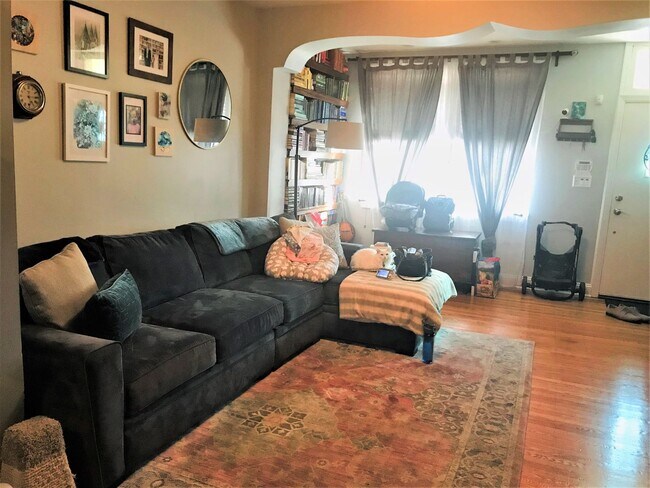 Building Photo - Gorgeous 3-Bed Townhome in Whitman! Available mid-July!