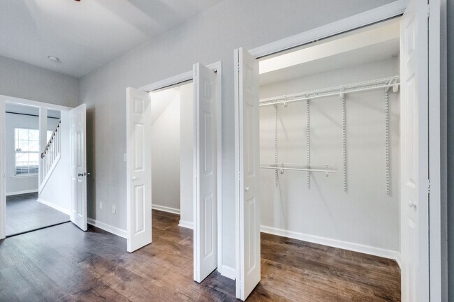 Building Photo - Welcome home to this stunning home in the great Sylvan Heights neighborhood!