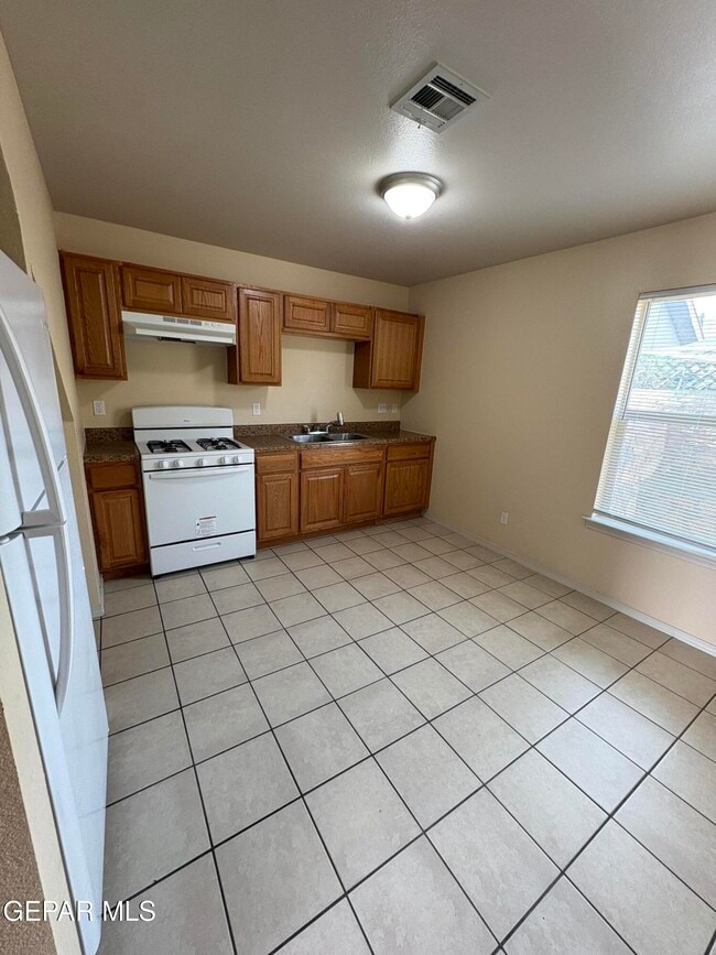 Building Photo - 3932 Truman Ave