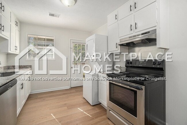 Building Photo - 2637 Shannon Dr